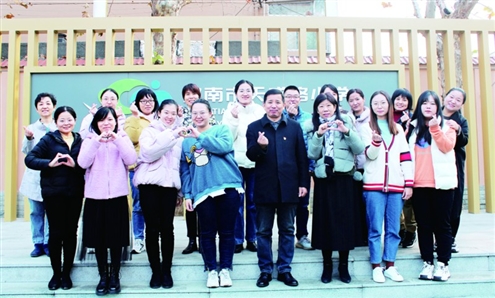 二十多年来,学校在心理健康教育的沃土上深耕细作,做孩子健康成长的引路人